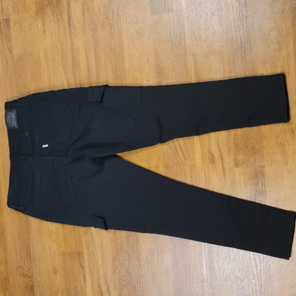 Levi's Women's High Rise Cargo Jeans - Black - Picture 4 of 4